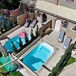 Doliva Erietta Private Pool アパート *